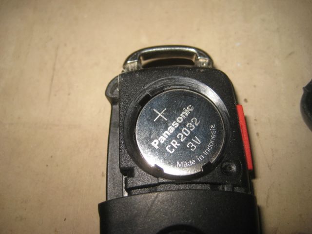 Как поменять батарейку в ключе пассат б7 DIY: Volkswagen Key Fob Battery Replacement YouTube