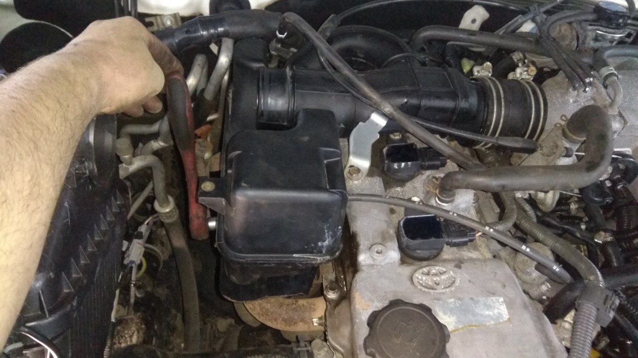 Термостат прадо 120 4. Toyota Prado 2.7 thermostat. Термостат Прадо 120 2.7. Прадо 120 2.7 патрубки ГБЦ.