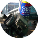 Процесс очистки расходомера воздуха карбклинером