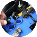 Проверка уровня электролита в аккумуляторе